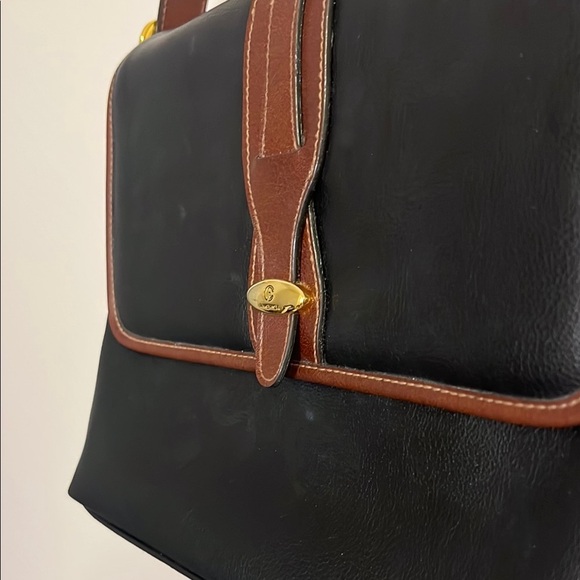 Elegant Black and Brown Crossbody Bag with Adjustable Strap - Picture 5 of 11